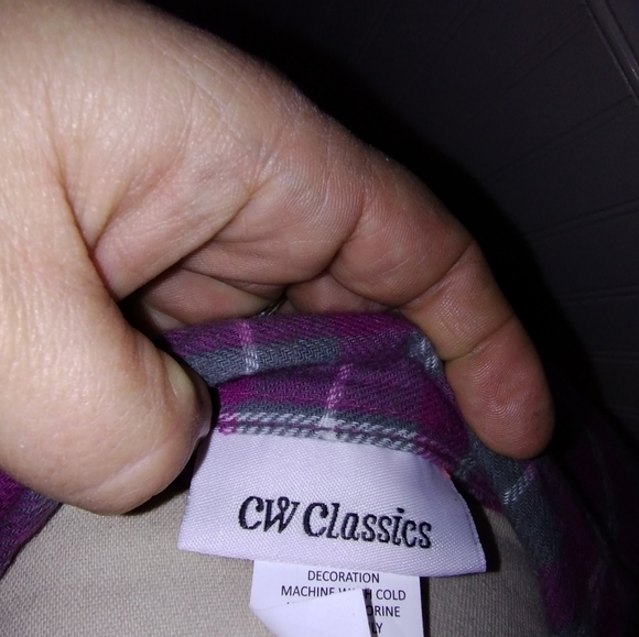 Woman's magenta and grey flannel - Picture 6 of 6